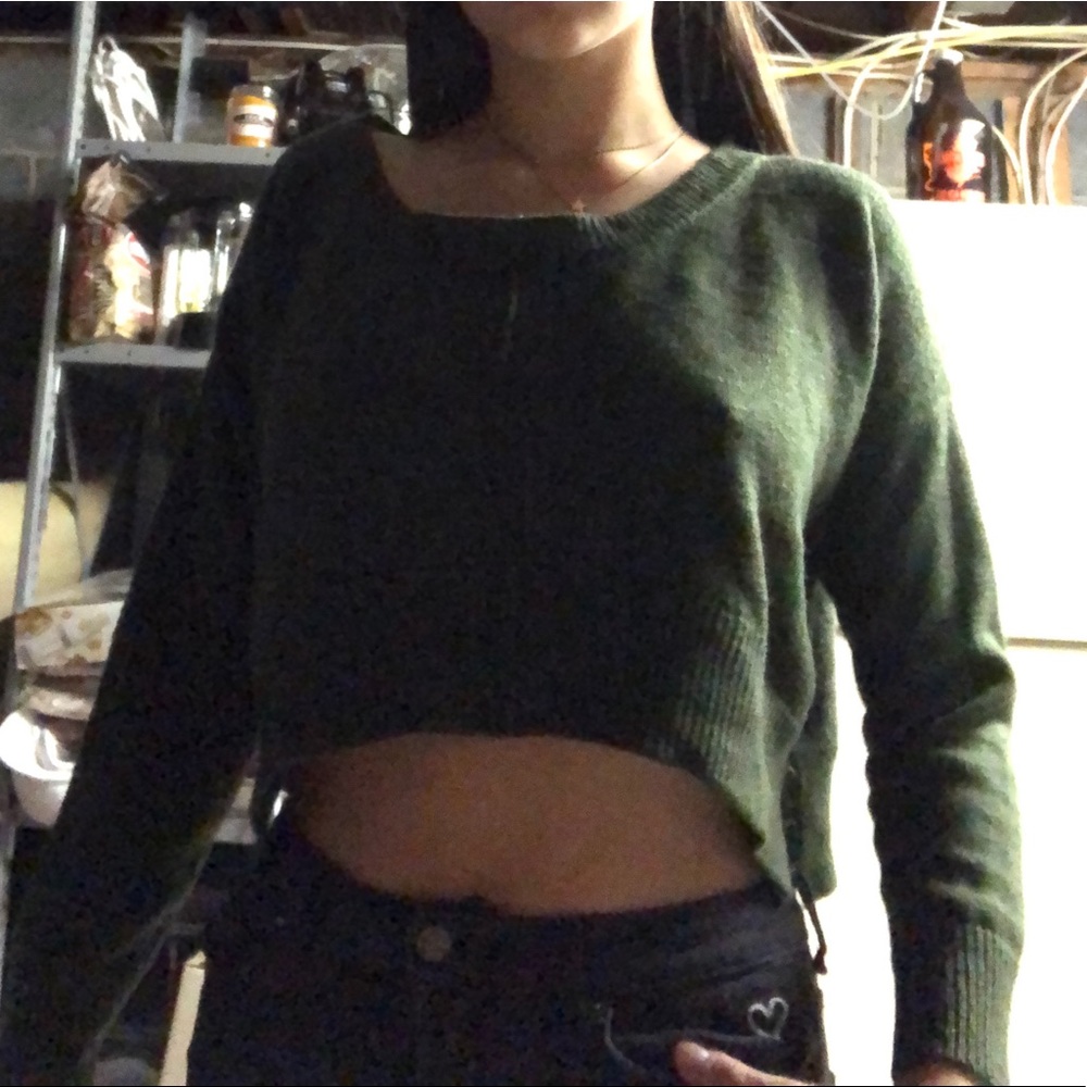 Super Cute Olive green cropped sweater